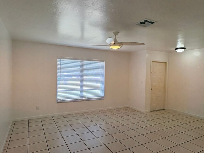 Building Photo - 729 SW 39th St