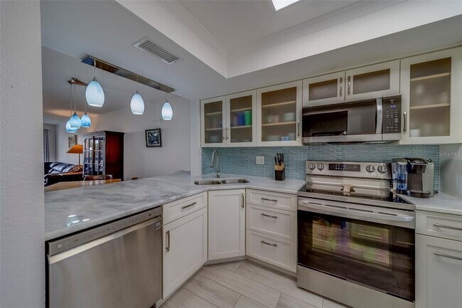 Building Photo - 11650 Capri Cir S