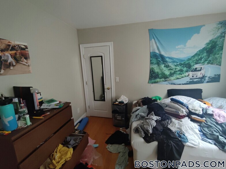 Building Photo - 27 Fairfax St