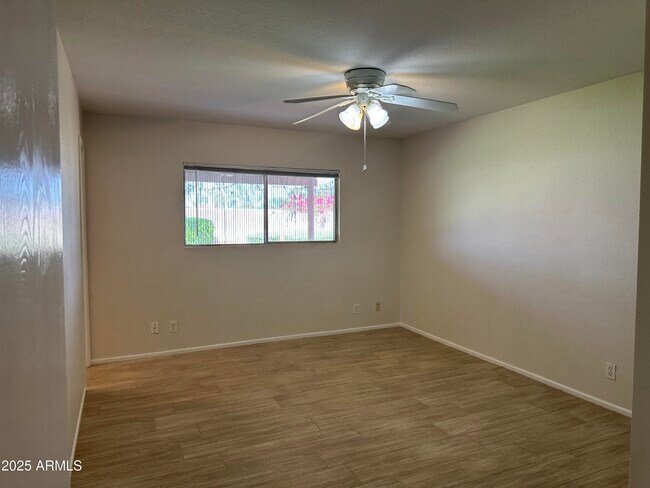 Building Photo - 2514 S Cottonwood Dr