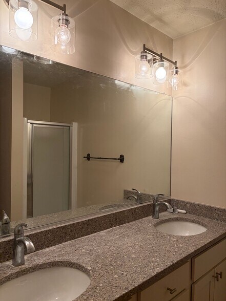 Building Photo - 6388 Dummerston Ct
