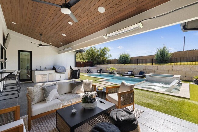 Building Photo - 223 Golden Bear Dr