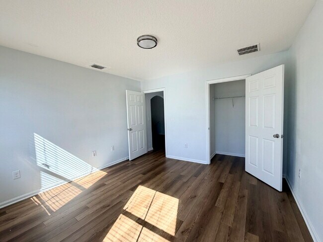 Building Photo - Stunning and spacious 5 bed, 2/5 bath in gated community in Melbourne