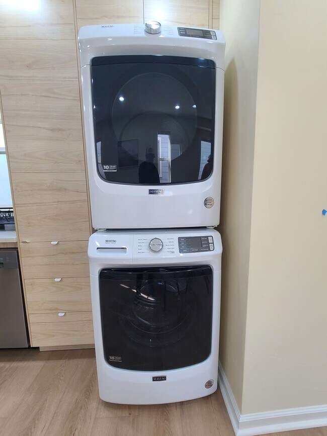 Building Photo - New built and fully furnished 2 bed 2. 5 baths in Point Loma