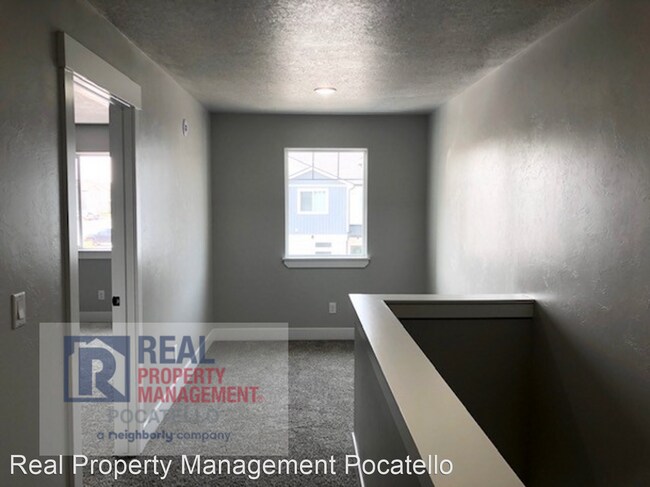 Building Photo - 3 br, 2.5 bath House - 159 Park Lawn #7