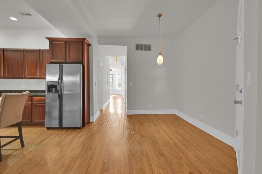 Building Photo - 4856 S Prairie Ave