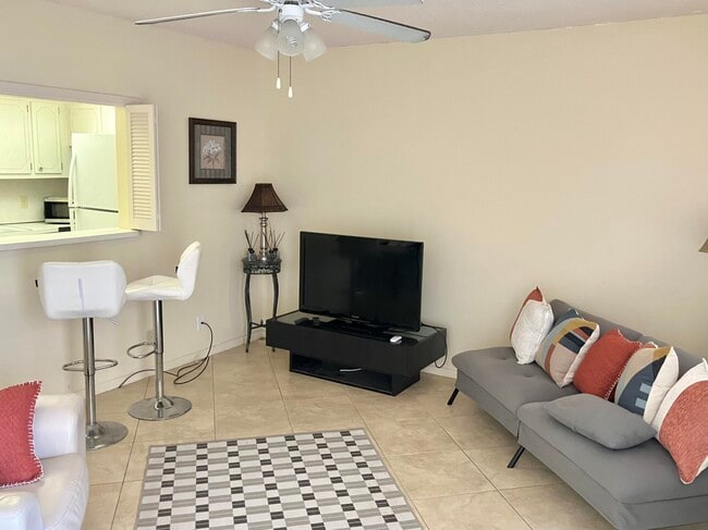 Building Photo - 100 Ventnor E