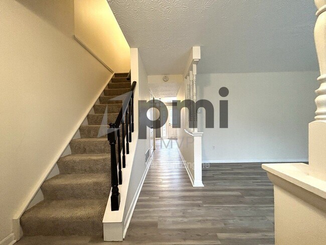 Building Photo - 7490 Stonetrail Way
