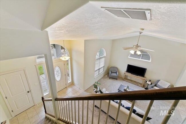 Building Photo - Gorgeous 4 bed 3 Bath Home Located in Meridian