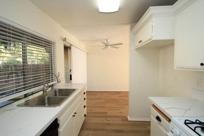 Building Photo - For Rent: Upgraded 3-Bedroom Condo in Todd...
