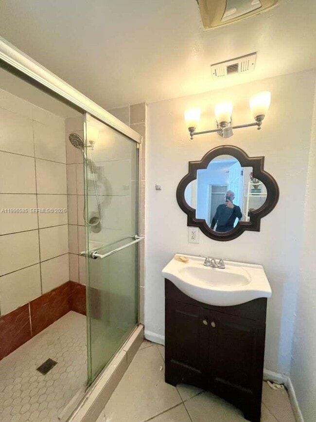 Building Photo - 1815 NE 174th St