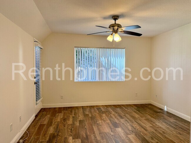 Building Photo - 7425 Charmant Dr