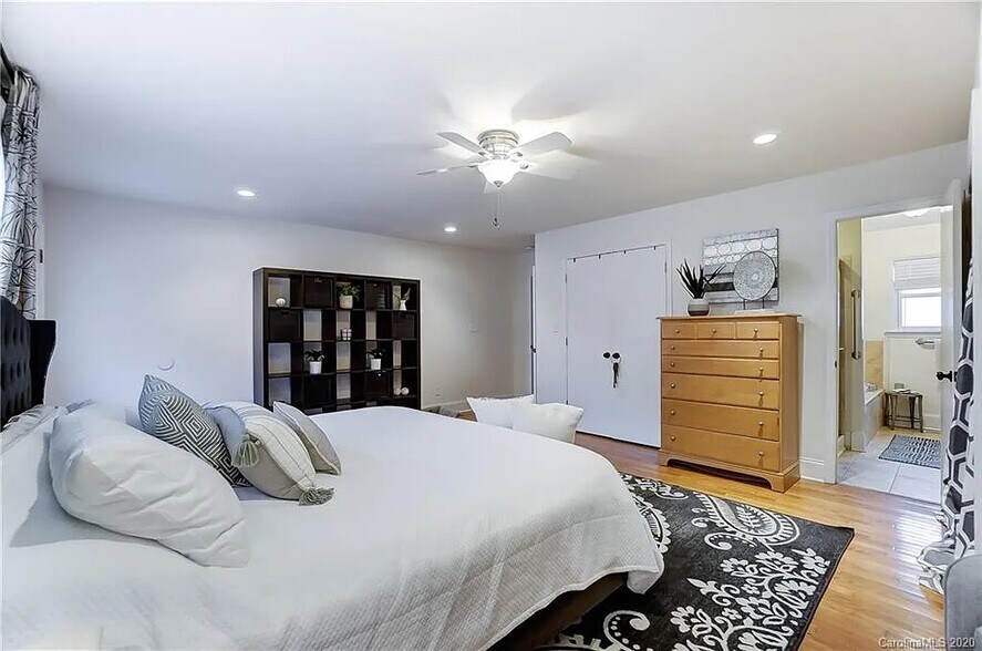 Building Photo - 10700 Forest Dr