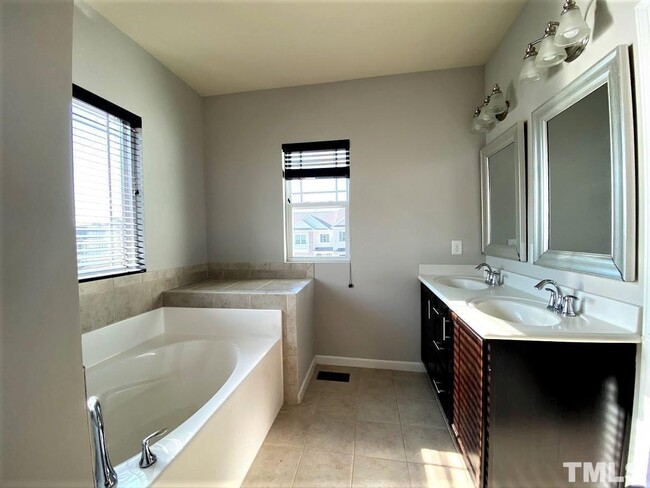 Building Photo - End Unit 3 Bedroom Townhome Morrisville RD...