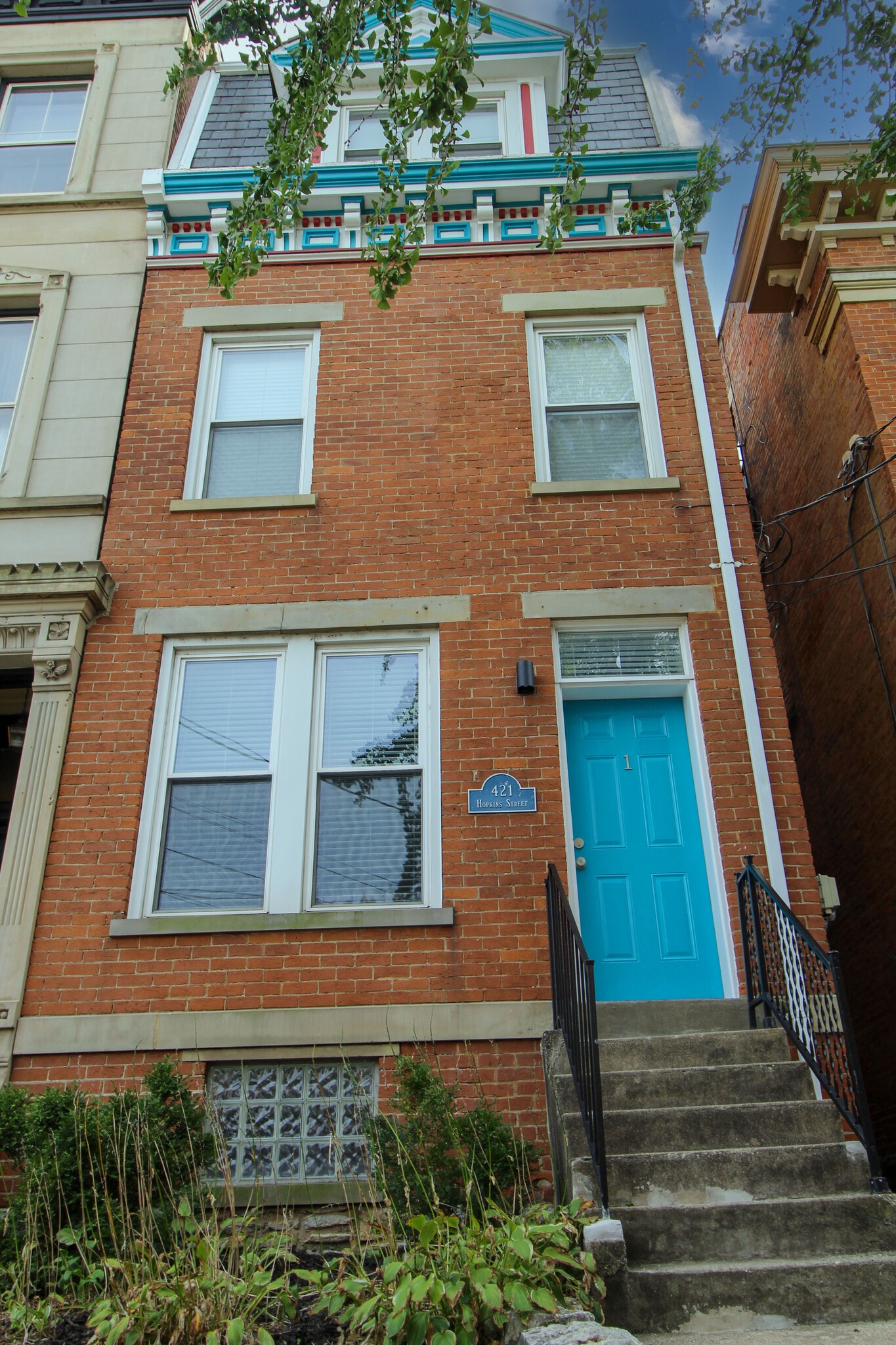 Apartment Entry - 421 Hopkins St