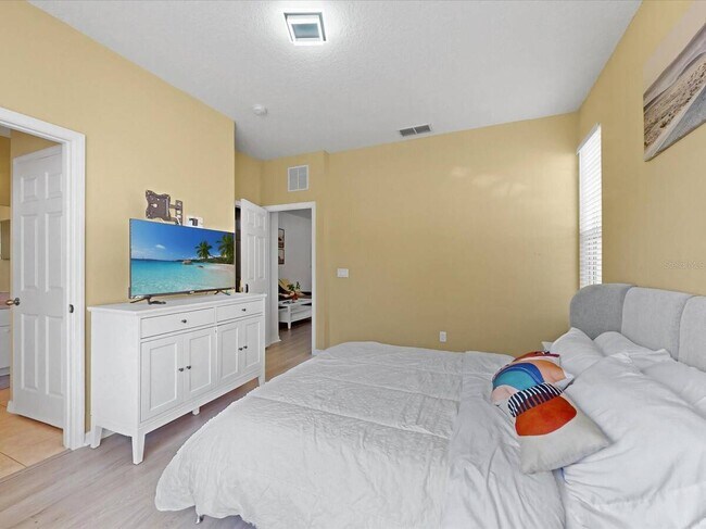 Building Photo - 1302 S Beach Cir
