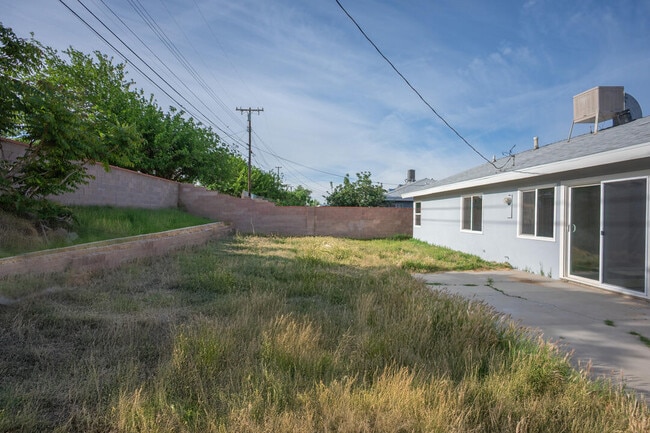 Building Photo - 45462 E 3rd St