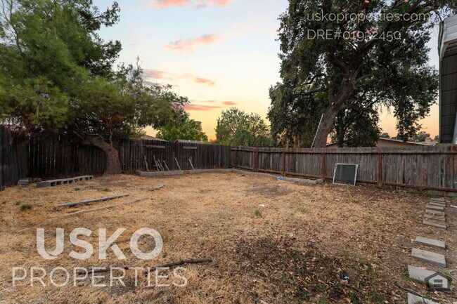 Building Photo - 5012 Lorijo Way
