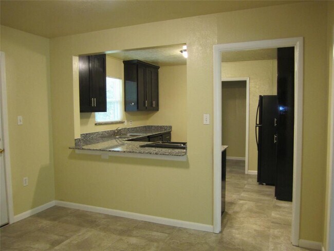 Building Photo - 1530 Melrose Dr
