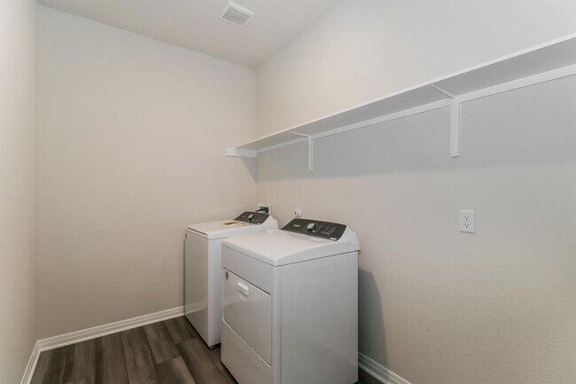 Building Photo - 117 Sun Grove Trl