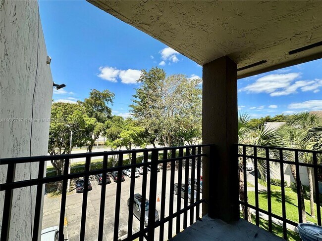 Building Photo - 3561 SW 117th Ave