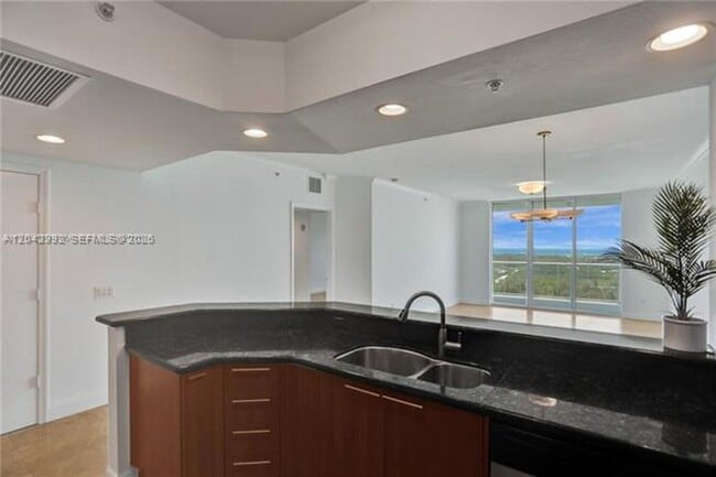 Building Photo - 15051 Royal Oaks Ln