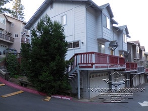 Building Photo - 1335 Oak Ridge Dr