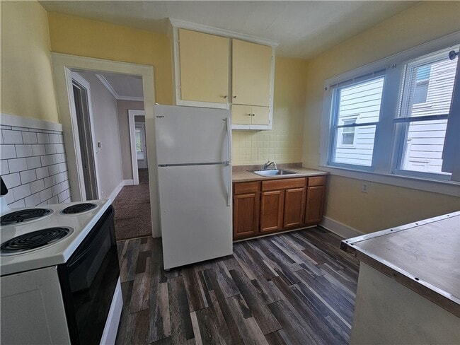 Building Photo - 133 McKinley St