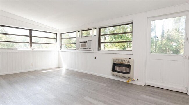 Building Photo - 2917 Cambridge Dr SW