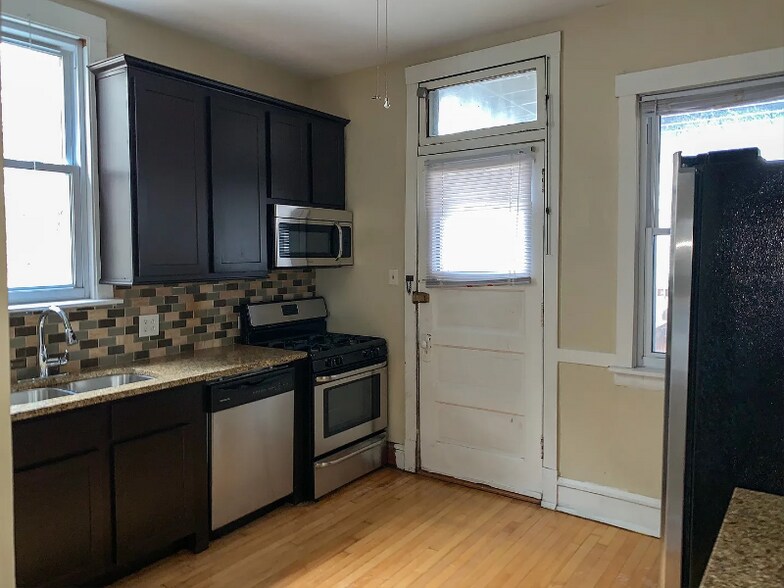 Building Photo - 4130 N Ashland Ave