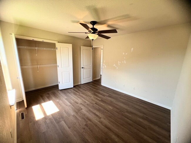 Building Photo - Fenced home close to FLW!