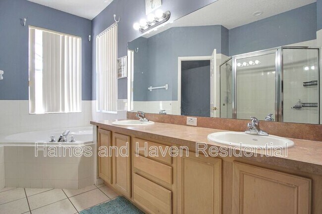 Building Photo - 546 Pineloch Dr