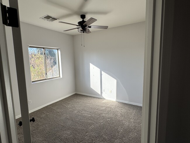 9 ft ceilings - 3440 N 38th St