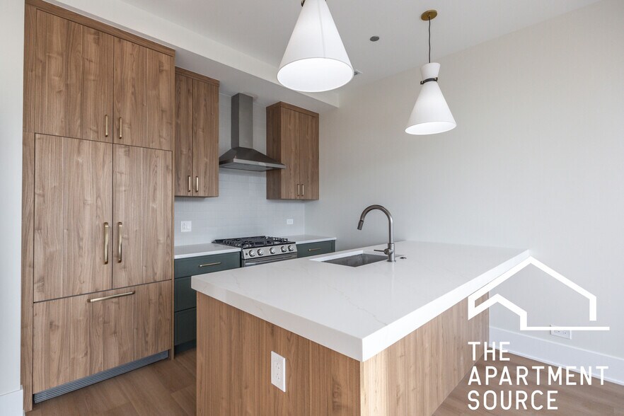 Building Photo - 1624 W Grand Ave