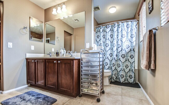 Building Photo - 8064 W Rushmore Way
