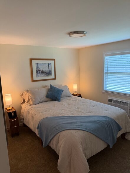 Bedroom 1 - 104 W Hembree St