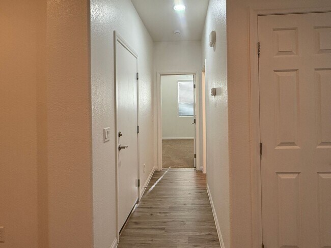 Building Photo - Great single story home 4 beds 3 baths in Henderson