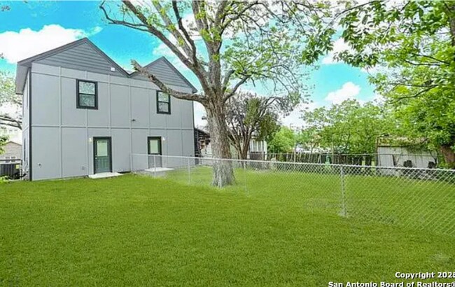 Building Photo - 707 Runnels Ave