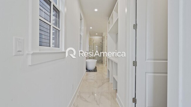 Building Photo - 2024 Construction - Modern 4 bedroom home in Downtown Memphis!!