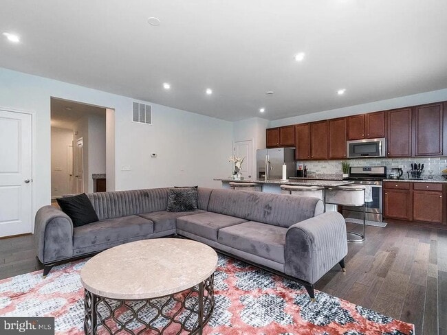 Building Photo - 3632 Chippendale Cir