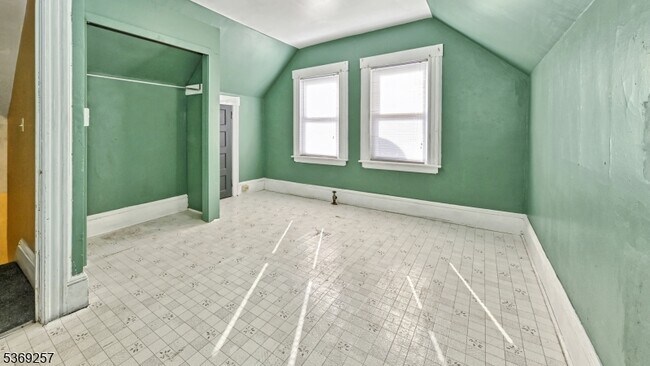 Building Photo - 129 17th Ave