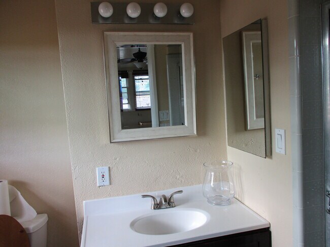 Building Photo - 4951 Campanile Dr