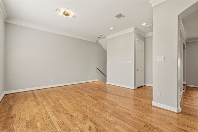 Building Photo - 822 Stuart St