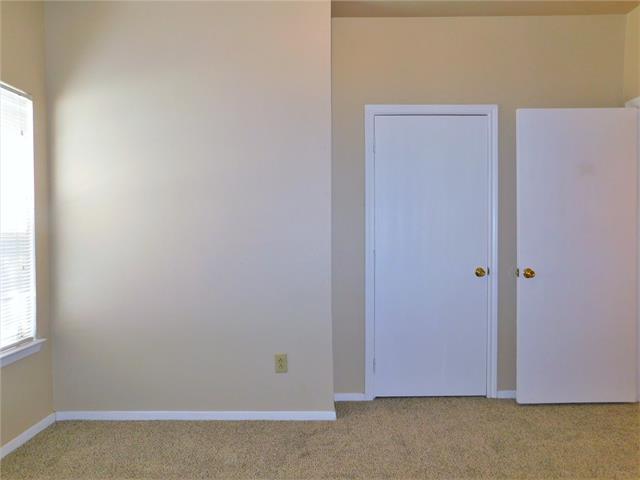 Building Photo - 5992 Robinwood Ln