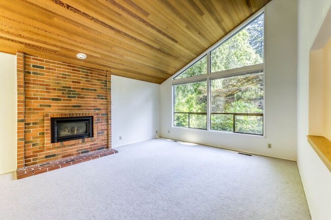 Building Photo - 3 Bedroom Home on Peaceful Property