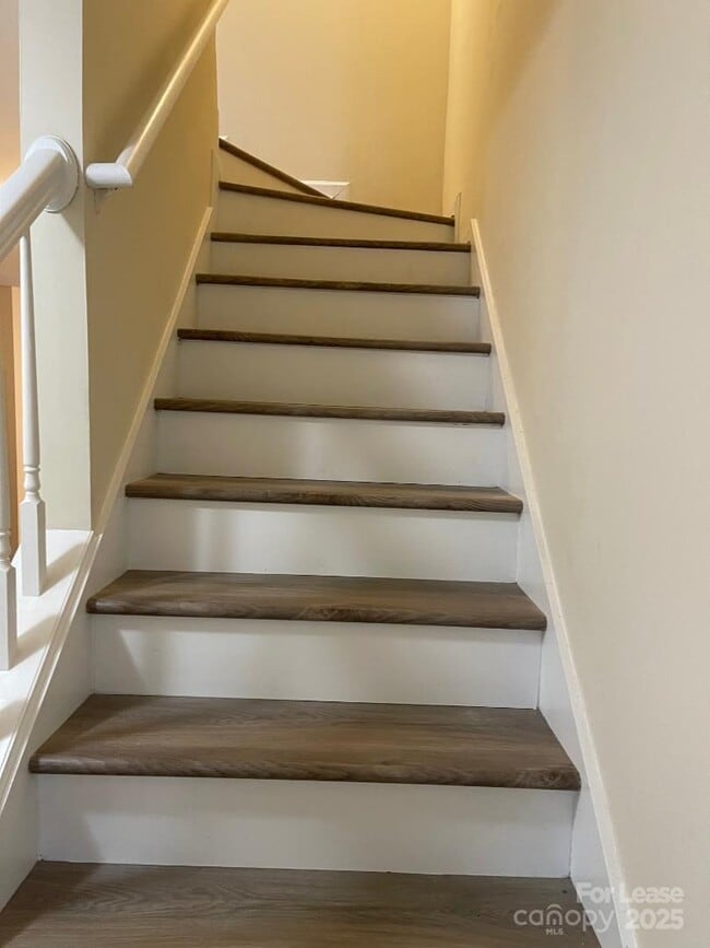 Building Photo - 2121 Lennox Square Rd