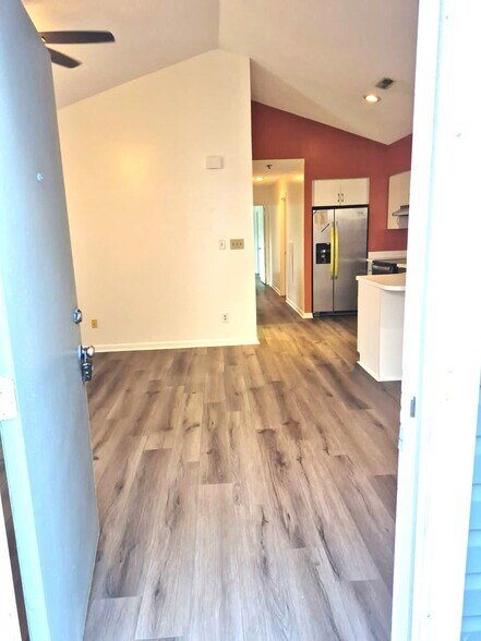 Building Photo - 12762 Saint James Pl