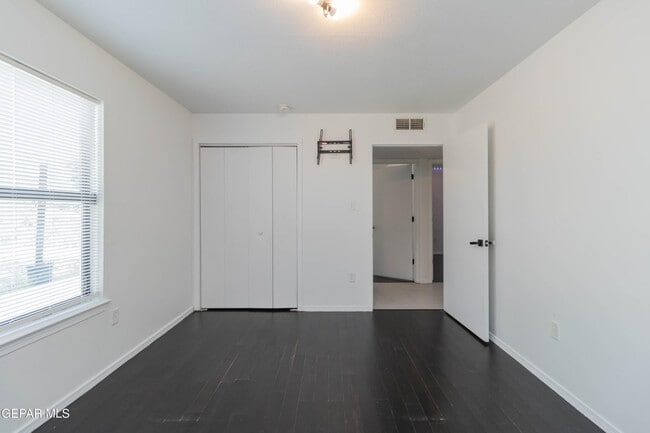 Building Photo - 716 Nazareno St