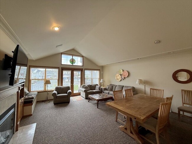 Building Photo - 217 E Pkwy Dr