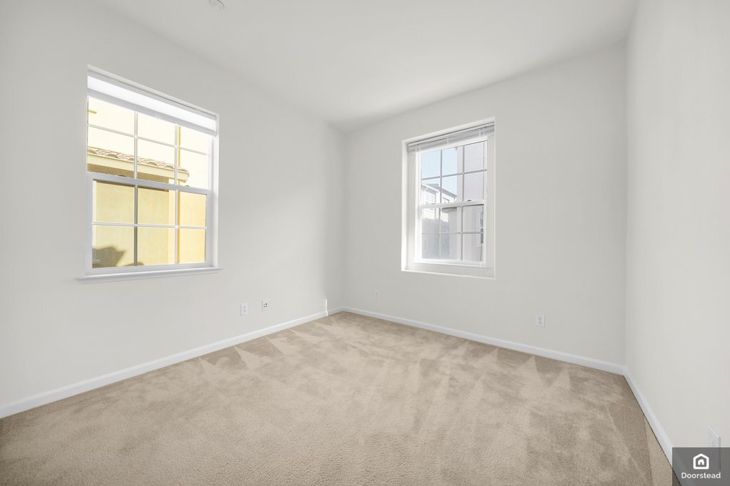 Building Photo - 584 De Guigne Dr